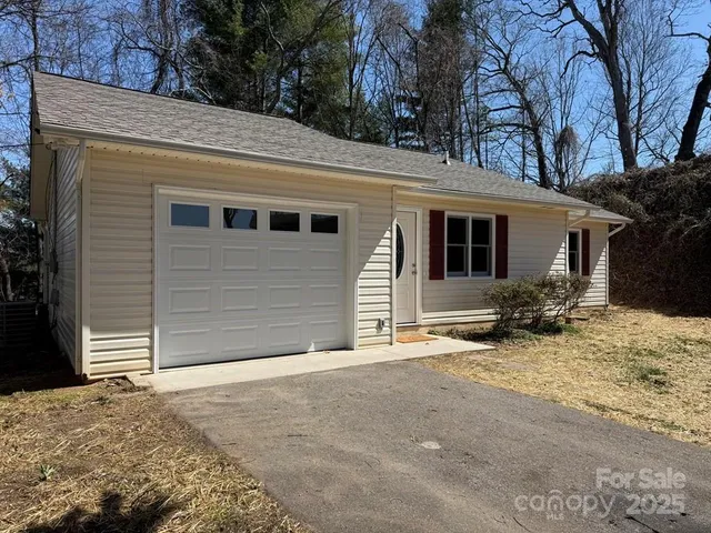 $299,900 | 125 Dearmin Terrace, Franklin, NC 28734