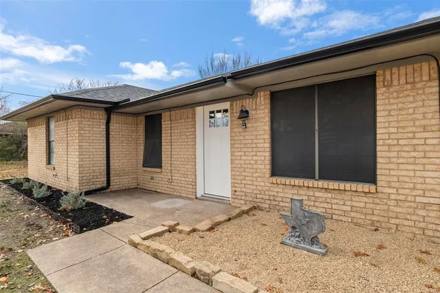 $285,000 | 412 Green Acres Drive, Palmer, TX 75152