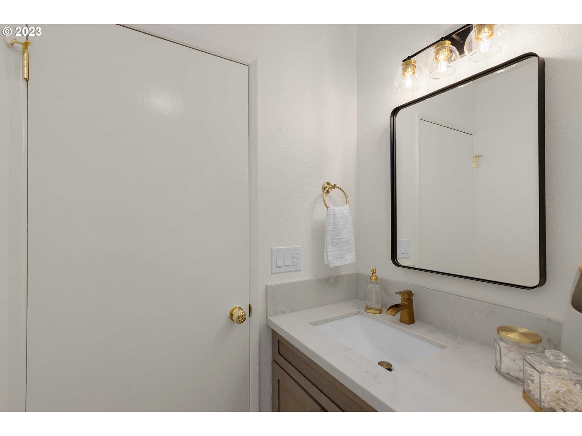 14 Southwest Boundary Street Portland, OR 97239 - Photo 21 of 30 Gallery Image 21