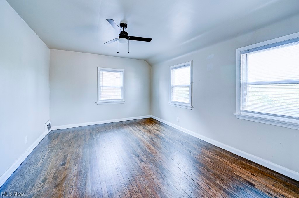 2172 Barrington Road Cleveland, OH 44118 - Photo 10 of 14