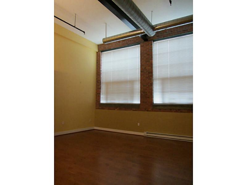 180 Allen Street, Unit 105 Woonsocket, RI 02895 - Photo 5 of 25 Living Room.