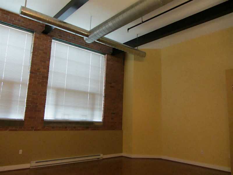 180 Allen Street, Unit 105 Woonsocket, RI 02895 - Photo 7 of 25 Living Room.