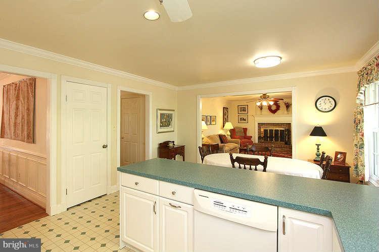 11633 Quail Ridge Court Reston, VA 20194 - Photo 12 of 30 Kitchen
