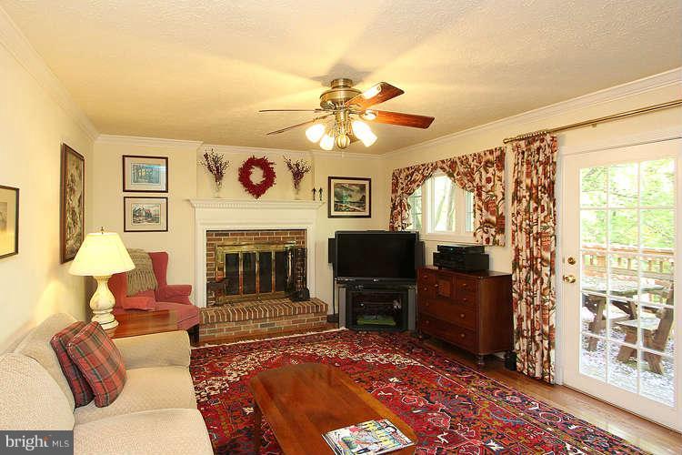 11633 Quail Ridge Court Reston, VA 20194 - Photo 14 of 30 Family Room