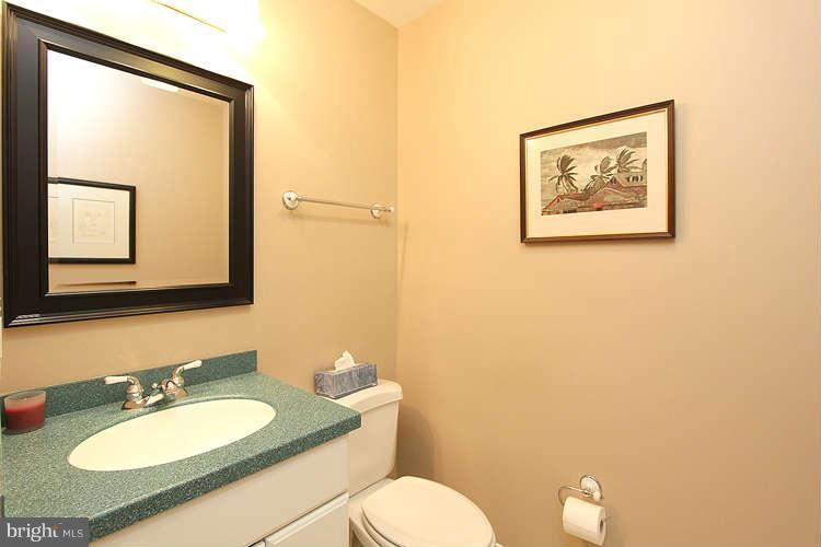 11633 Quail Ridge Court Reston, VA 20194 - Photo 16 of 30 Bath