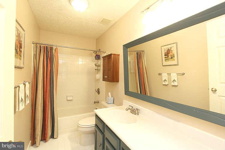11633 Quail Ridge Court Reston, VA 20194 - Photo 26 of 30 Bath