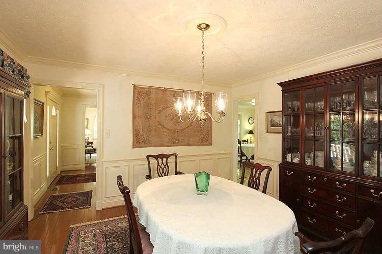 11633 Quail Ridge Court Reston, VA 20194 - Photo 10 of 30 Dining Room