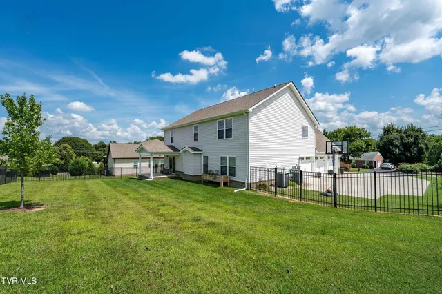 $574,000 | 102 Mountain View Circle, Piney Flats, TN 37686