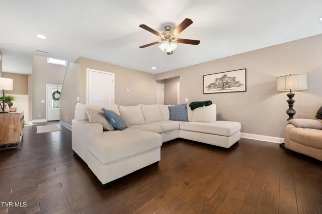 $574,000 | 102 Mountain View Circle, Piney Flats, TN 37686