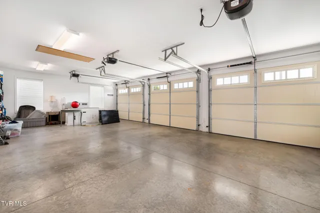 $574,000 | 102 Mountain View Circle, Piney Flats, TN 37686