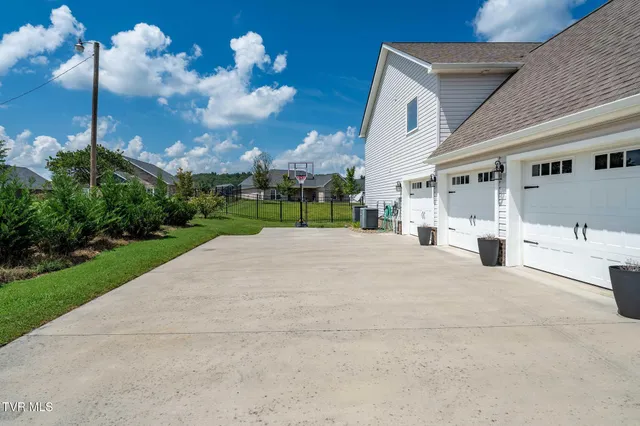 $574,000 | 102 Mountain View Circle, Piney Flats, TN 37686