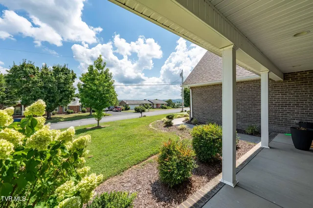 $574,000 | 102 Mountain View Circle, Piney Flats, TN 37686