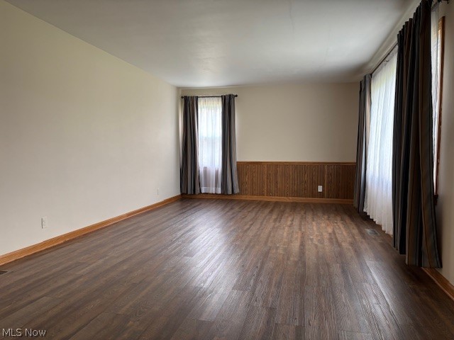 11146 Cadiz Road Cambridge, OH 43725 - Photo 6 of 28 Living Room with laminate floor