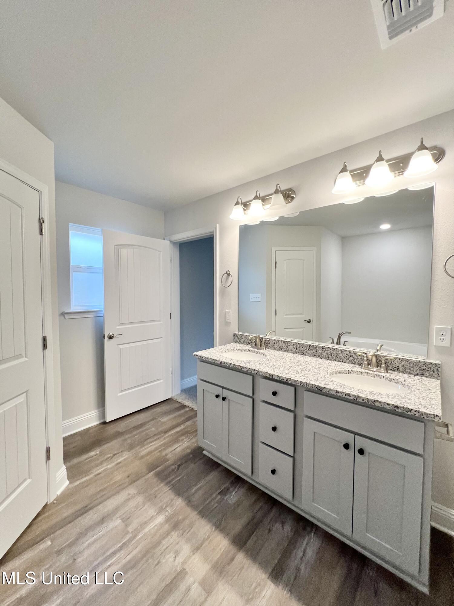15740 Rachael Drive Gulfport, MS 39503 - Photo 11 of 29 PRIMARY BATHROOM