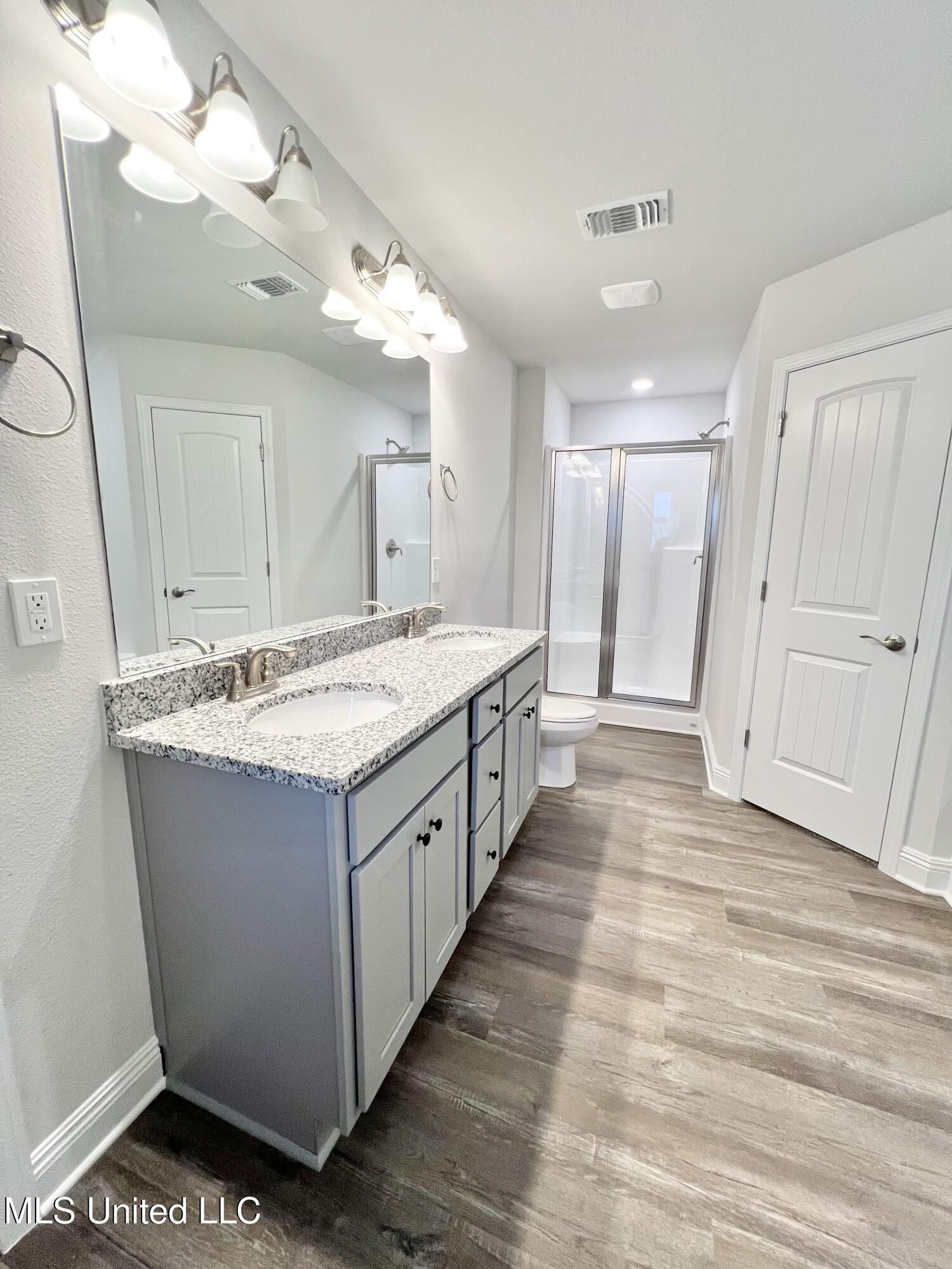 15740 Rachael Drive Gulfport, MS 39503 - Photo 14 of 29 PRIMARY BATHROOM