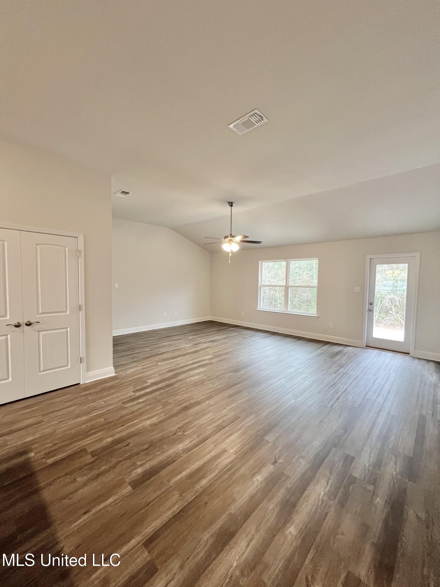 15740 Rachael Drive Gulfport, MS 39503 - Photo 20 of 29 GREAT ROOM
