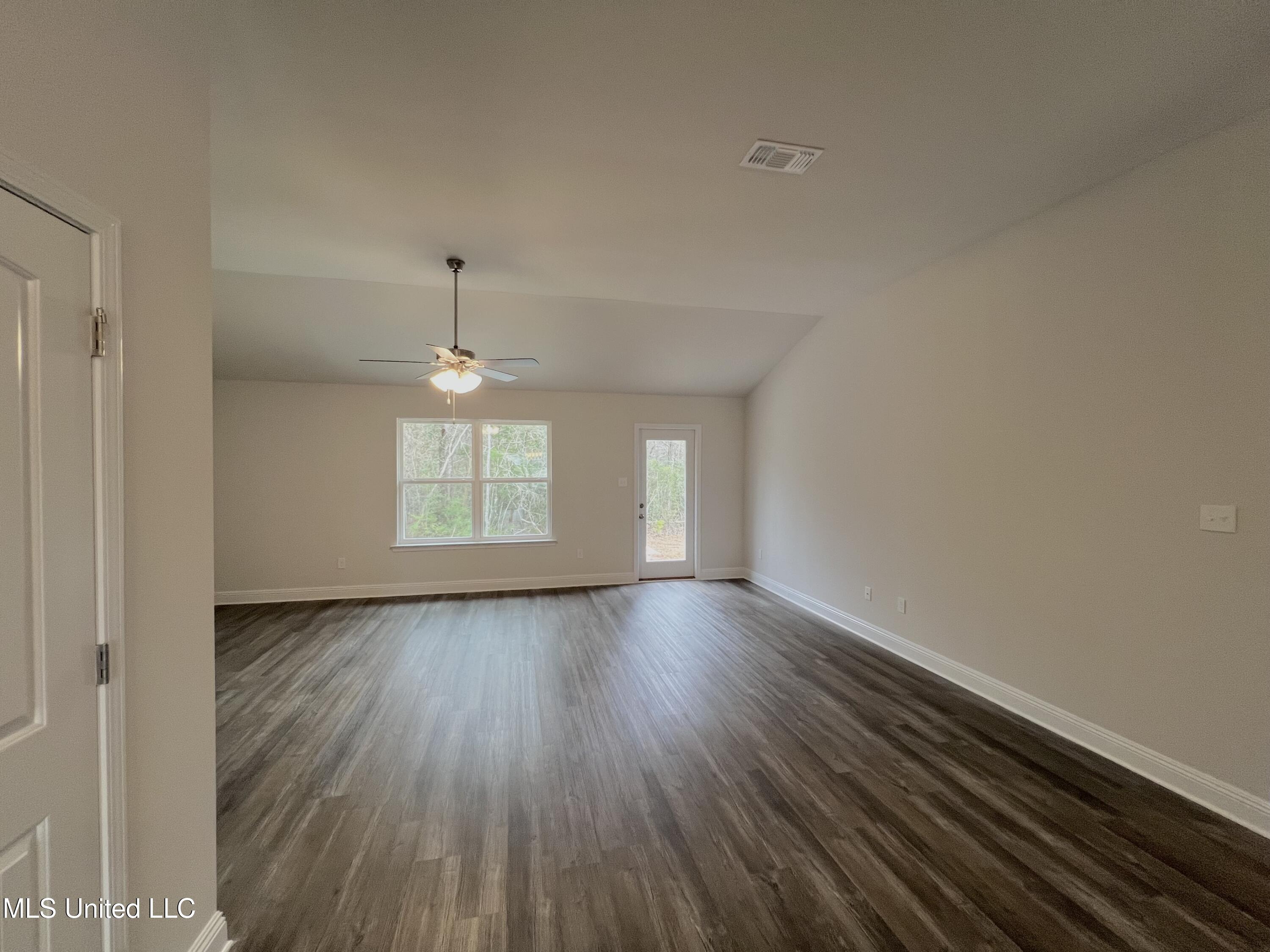 15740 Rachael Drive Gulfport, MS 39503 - Photo 22 of 29 GREAT ROOM