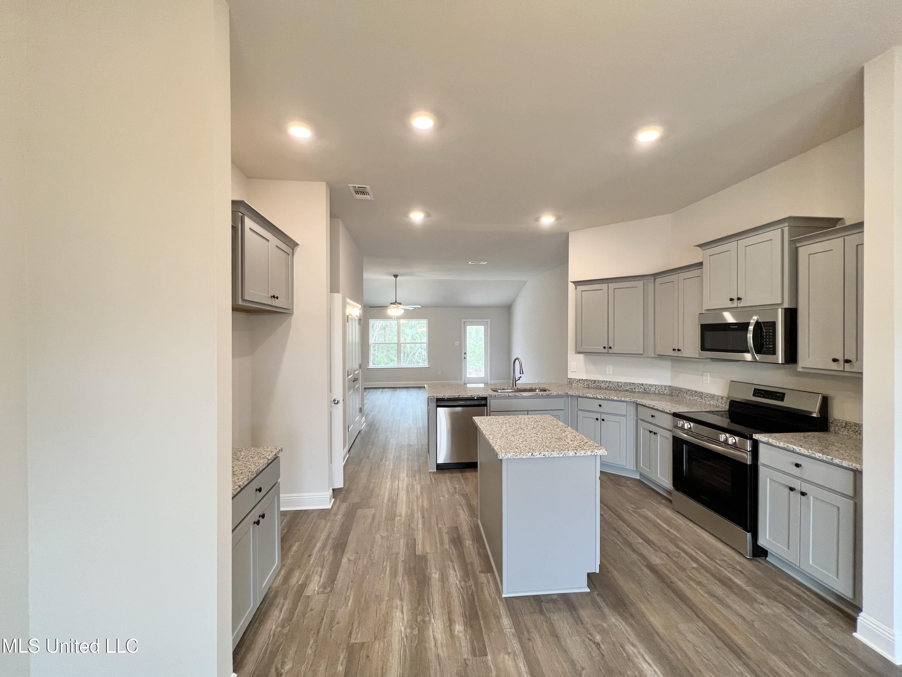 15740 Rachael Drive Gulfport, MS 39503 - Photo 25 of 29 KITCHEN