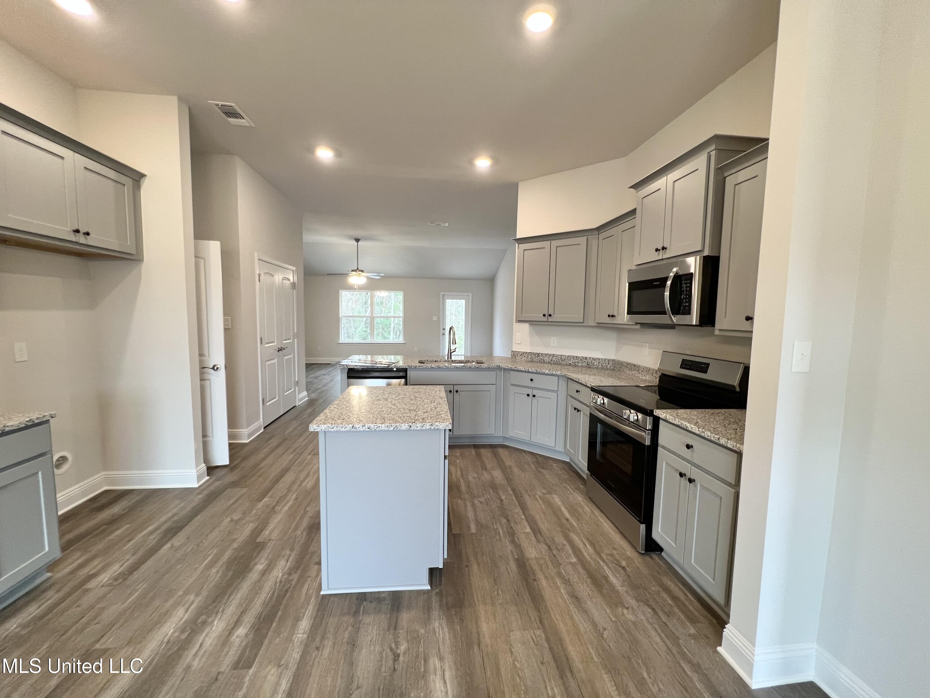 15740 Rachael Drive Gulfport, MS 39503 - Photo 26 of 29 KITCHEN