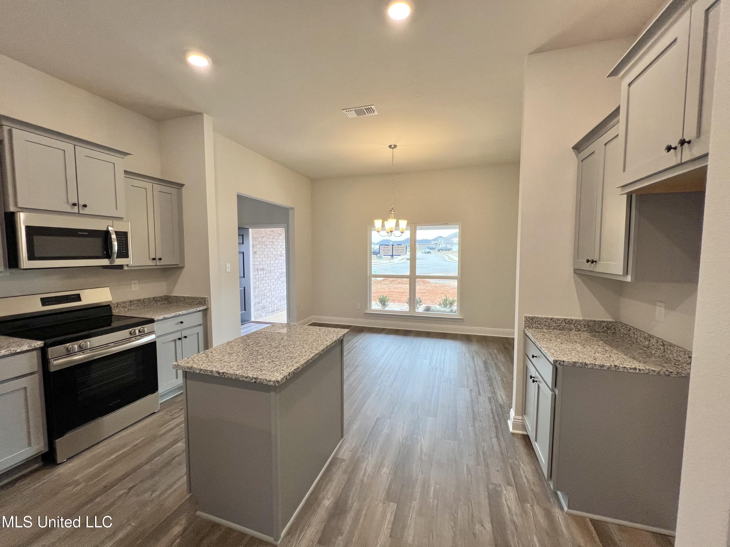 15740 Rachael Drive Gulfport, MS 39503 - Photo 27 of 29 KITCHEN