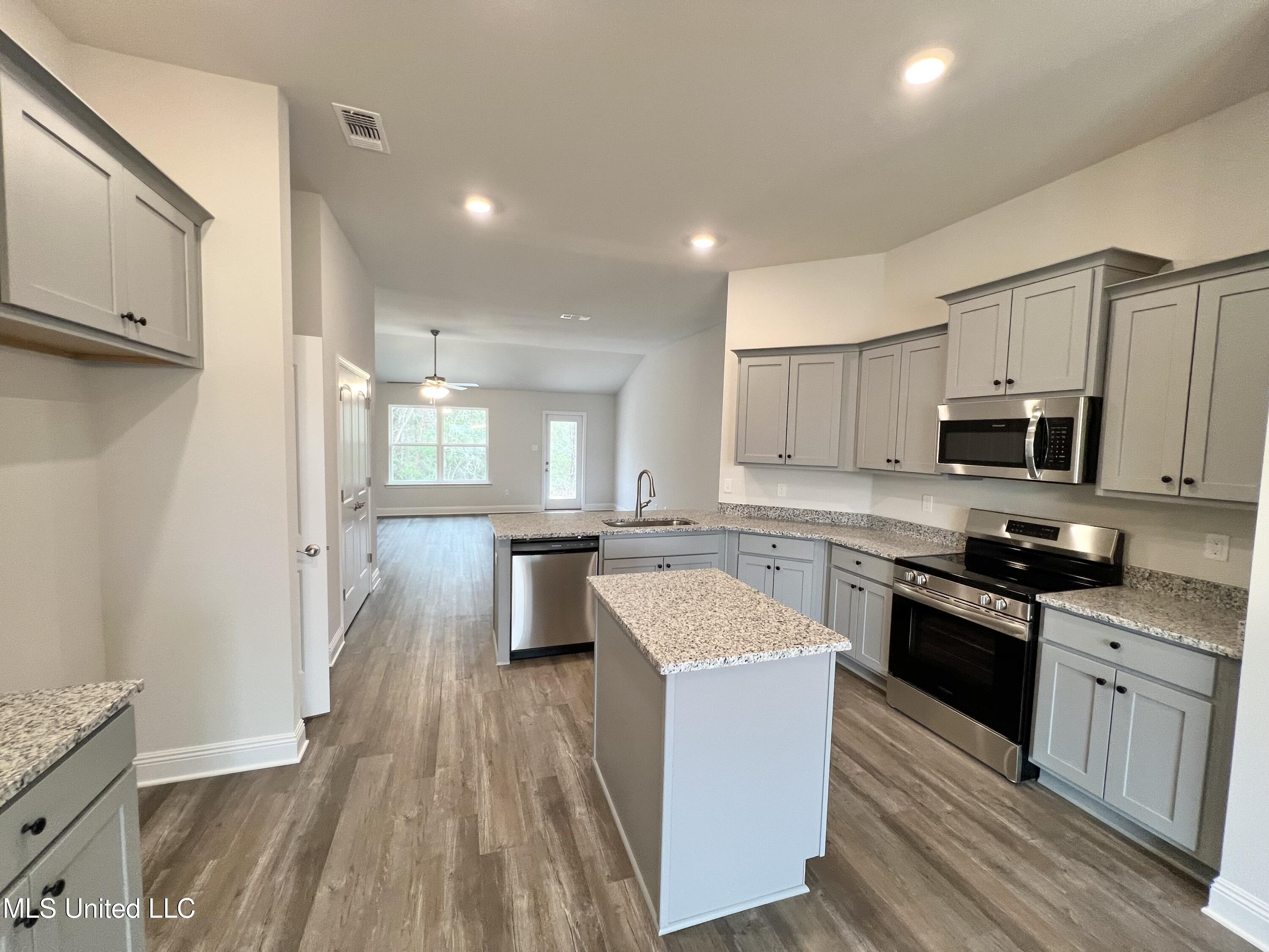 15740 Rachael Drive Gulfport, MS 39503 - Photo 3 of 29 KITCHEN
