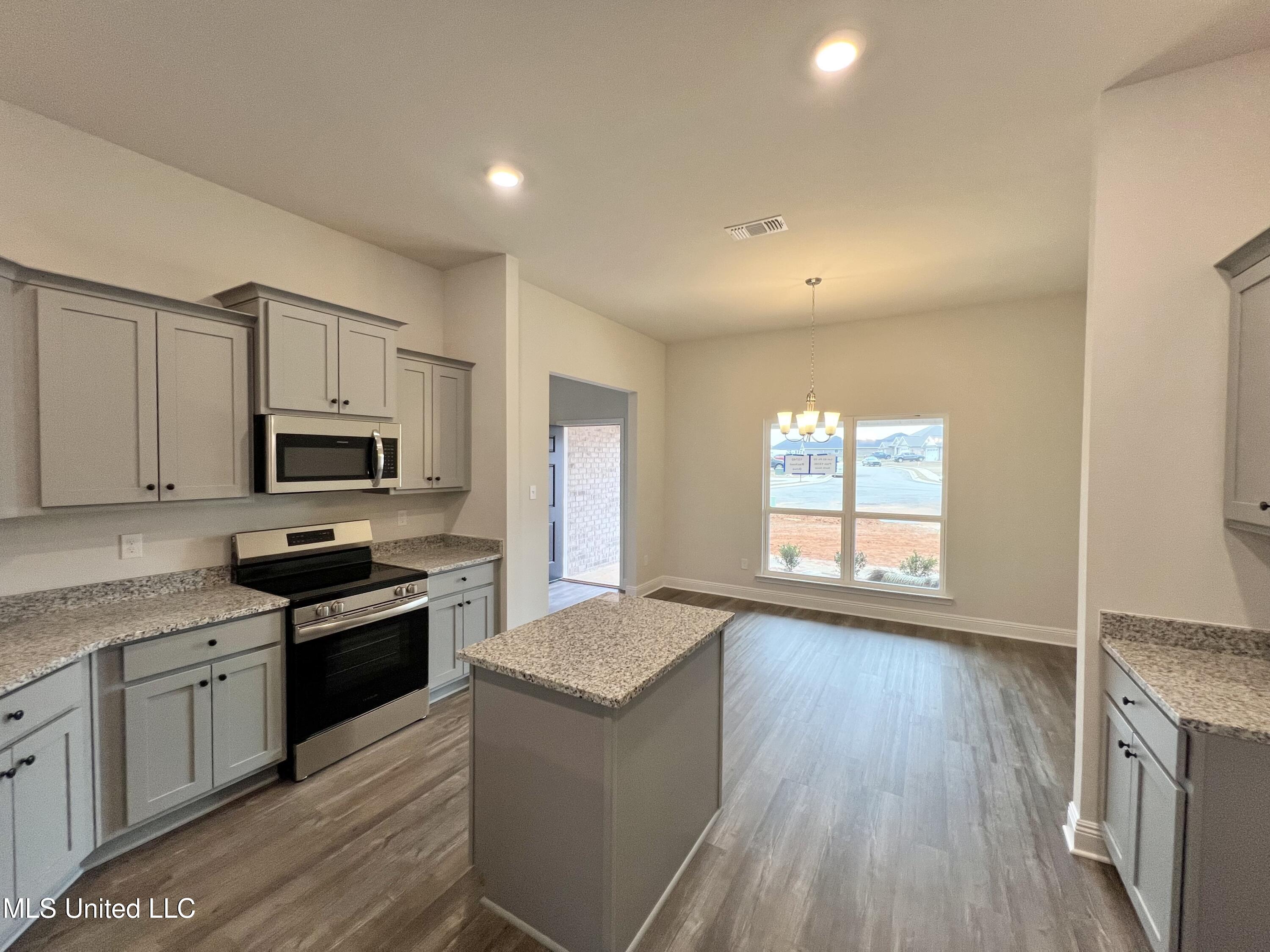 15740 Rachael Drive Gulfport, MS 39503 - Photo 5 of 29 KITCHEN