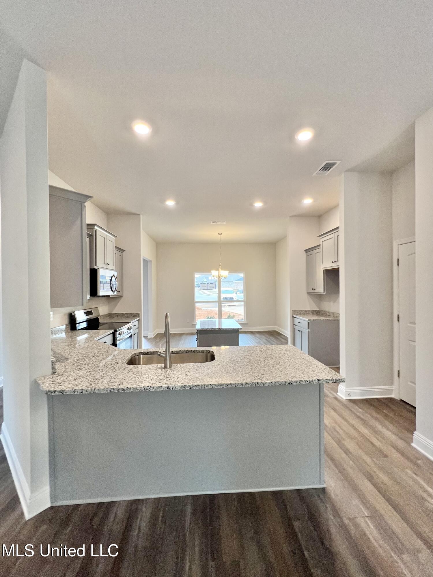 15740 Rachael Drive Gulfport, MS 39503 - Photo 6 of 29 KITCHEN