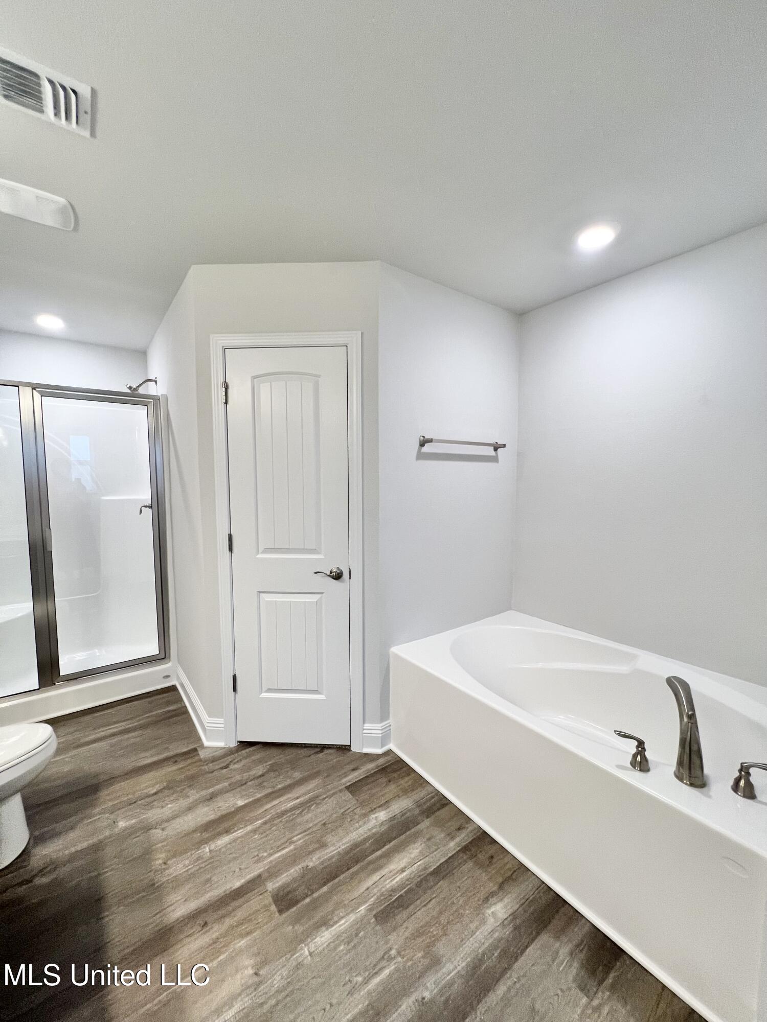 15740 Rachael Drive Gulfport, MS 39503 - Photo 10 of 29 PRIMARY BATHROOM