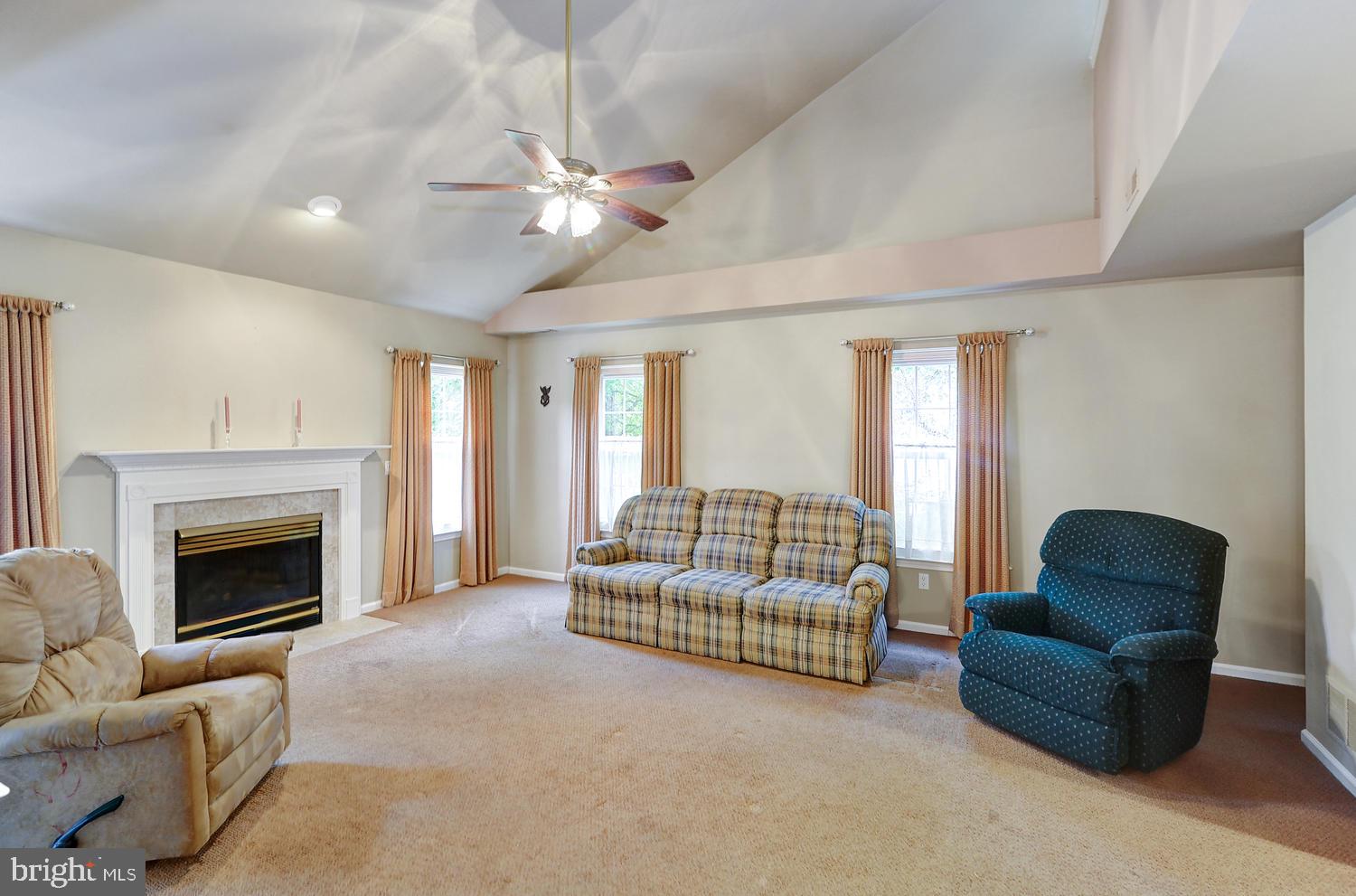 32 Pizzullo Road Hamilton, NJ 08690 - Photo 7 of 30 Living Room