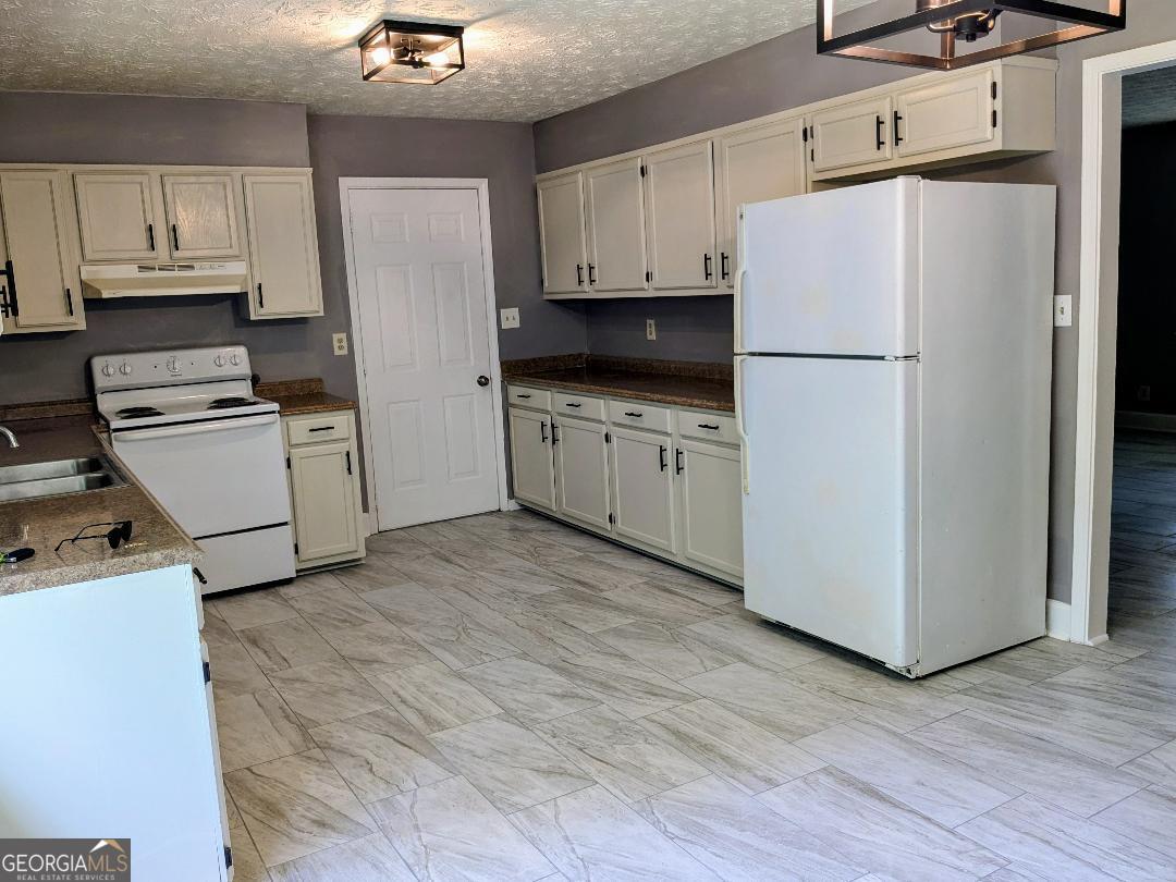 5695 Liberty Road Union City, GA 30291 - Photo 4 of 10