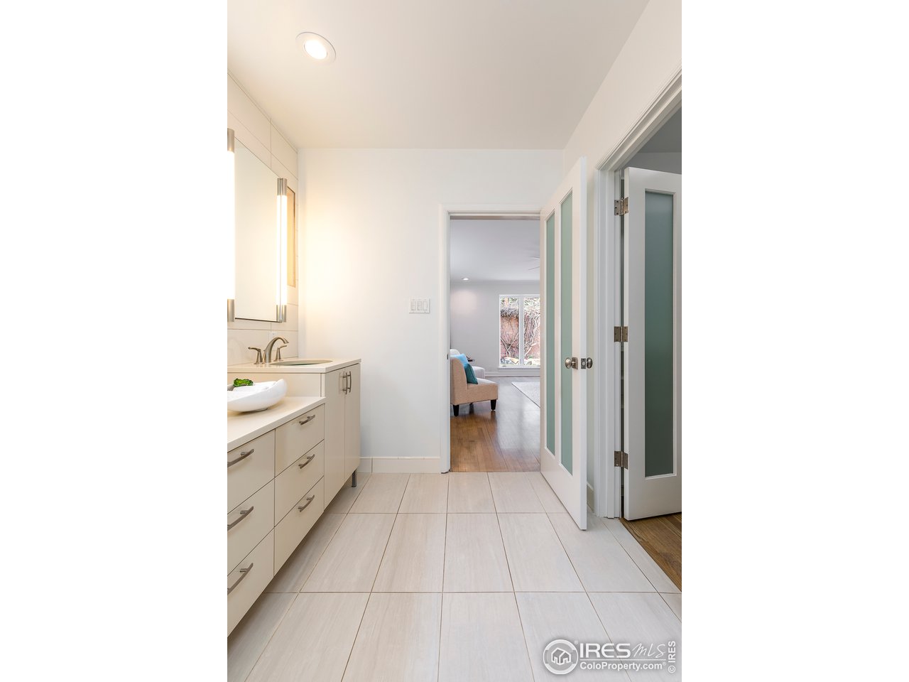 733 13th Street Boulder, CO 80302 - Photo 21 of 37 a bathroom with a sink and a mirror