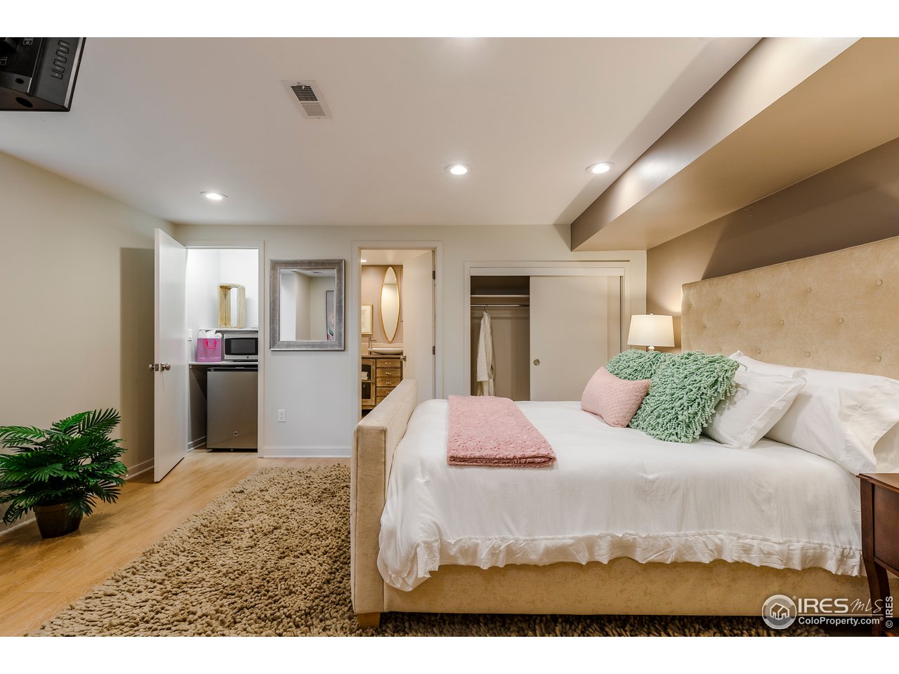 733 13th Street Boulder, CO 80302 - Photo 27 of 37 a living room with a bed furniture and a kitchen
