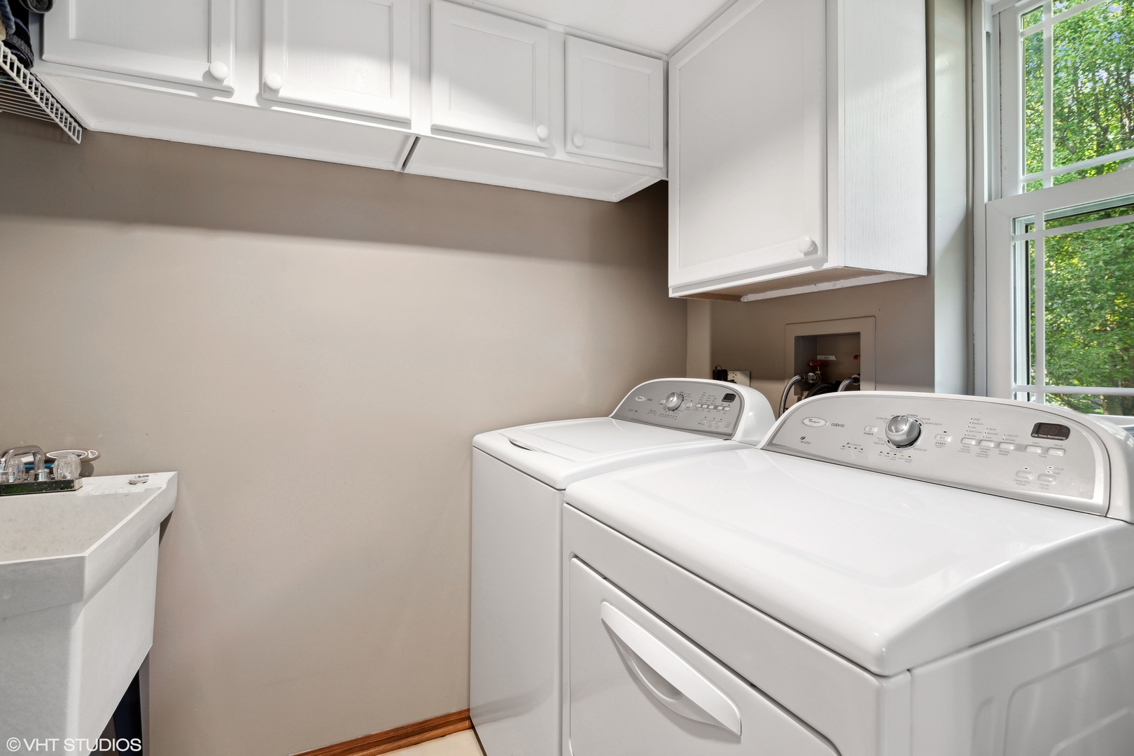 966 Ridgewood Drive Cary, IL 60013 - Photo 12 of 31 a utility room with dryer and washer
