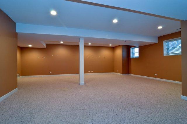339 Ridge Road Highland Park, IL 60035 - Photo 8 of 9 a view of an empty room