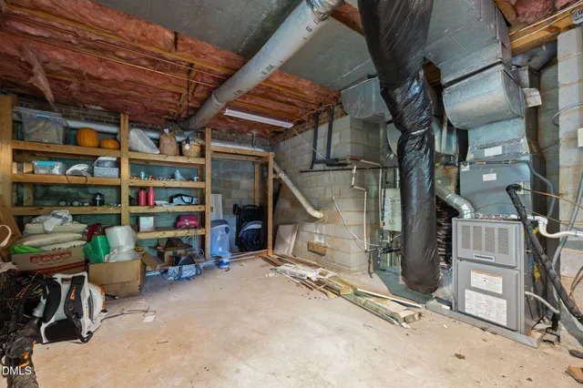 a view of a back yard