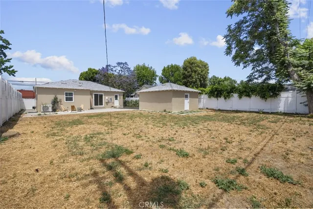 a house view with swimming pool and yard