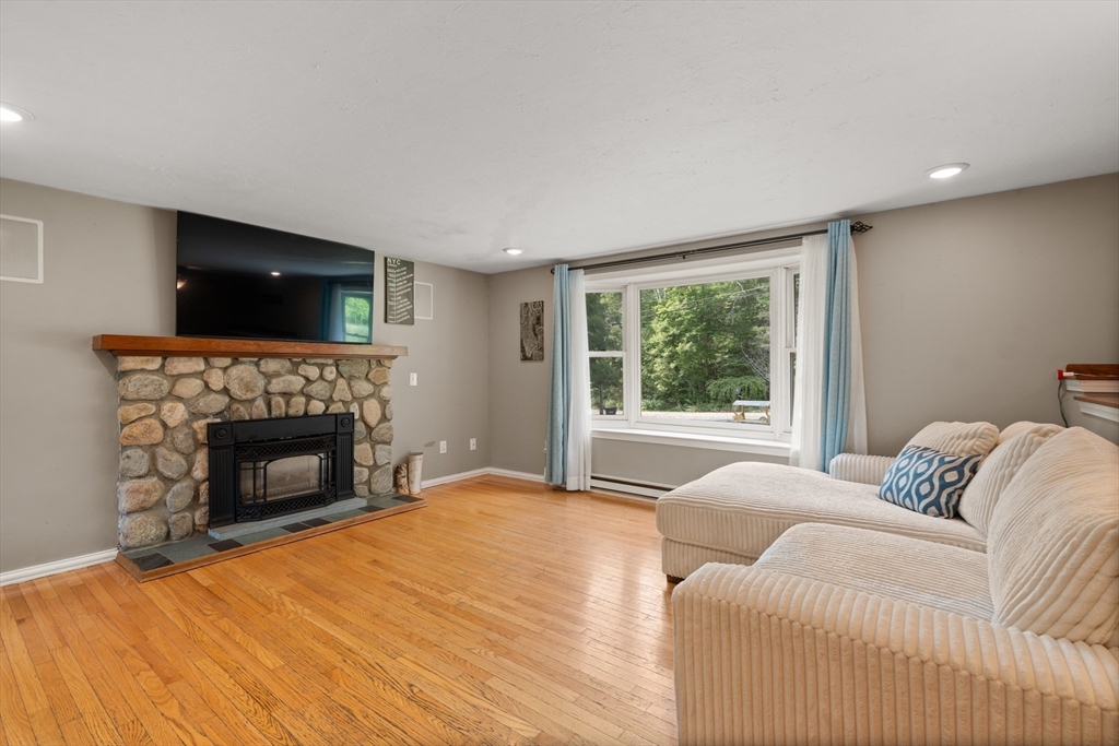 198 Lower Gore Road Webster, MA 01570 - Photo 5 of 37