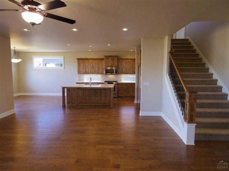 61084 Manhae Loop Bend, OR 97702 - Photo 19 of 23 Photo of same floor plan but different h