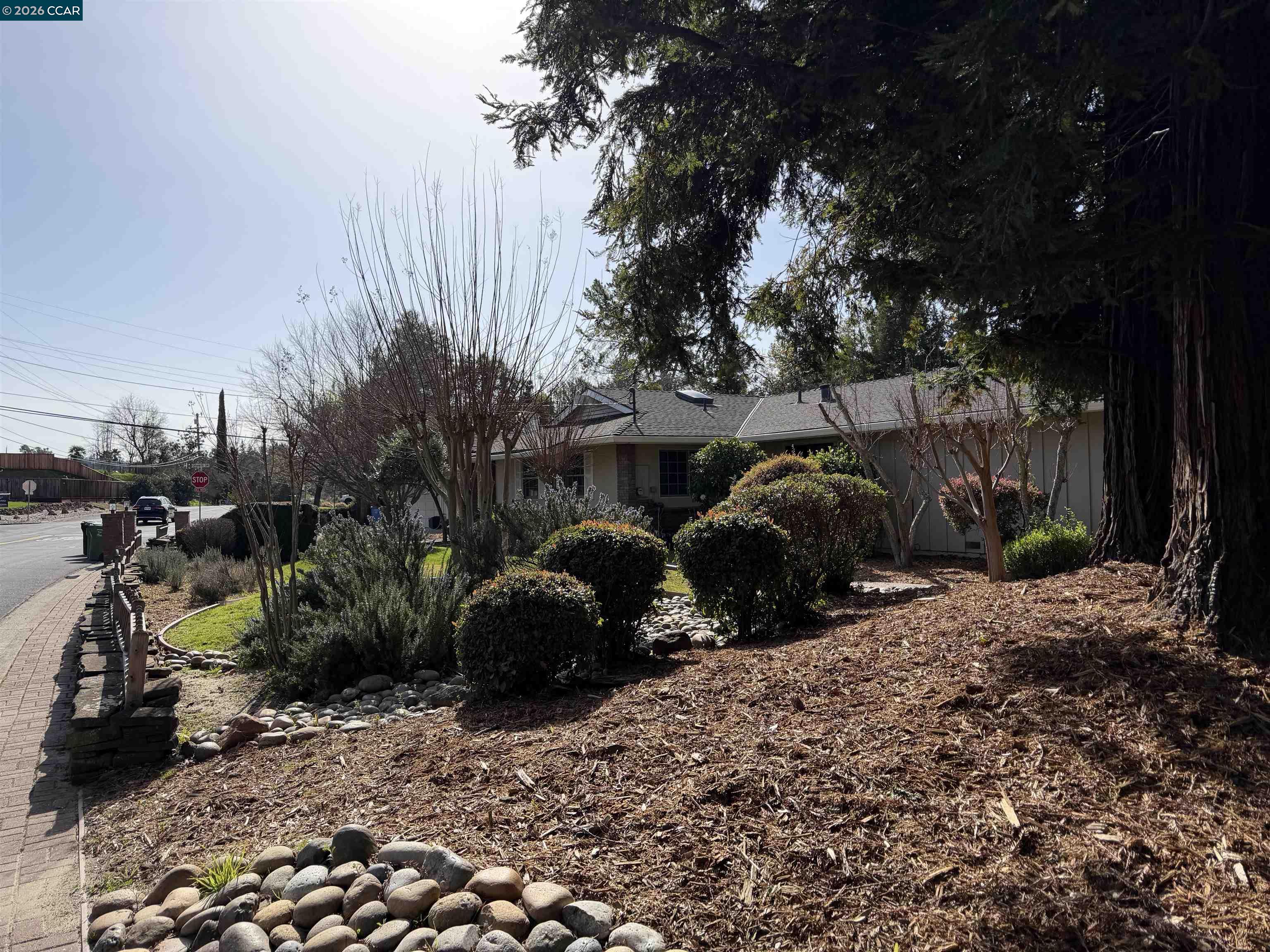 2994 Roundhill Road Alamo, CA 94507 - Photo 3 of 27