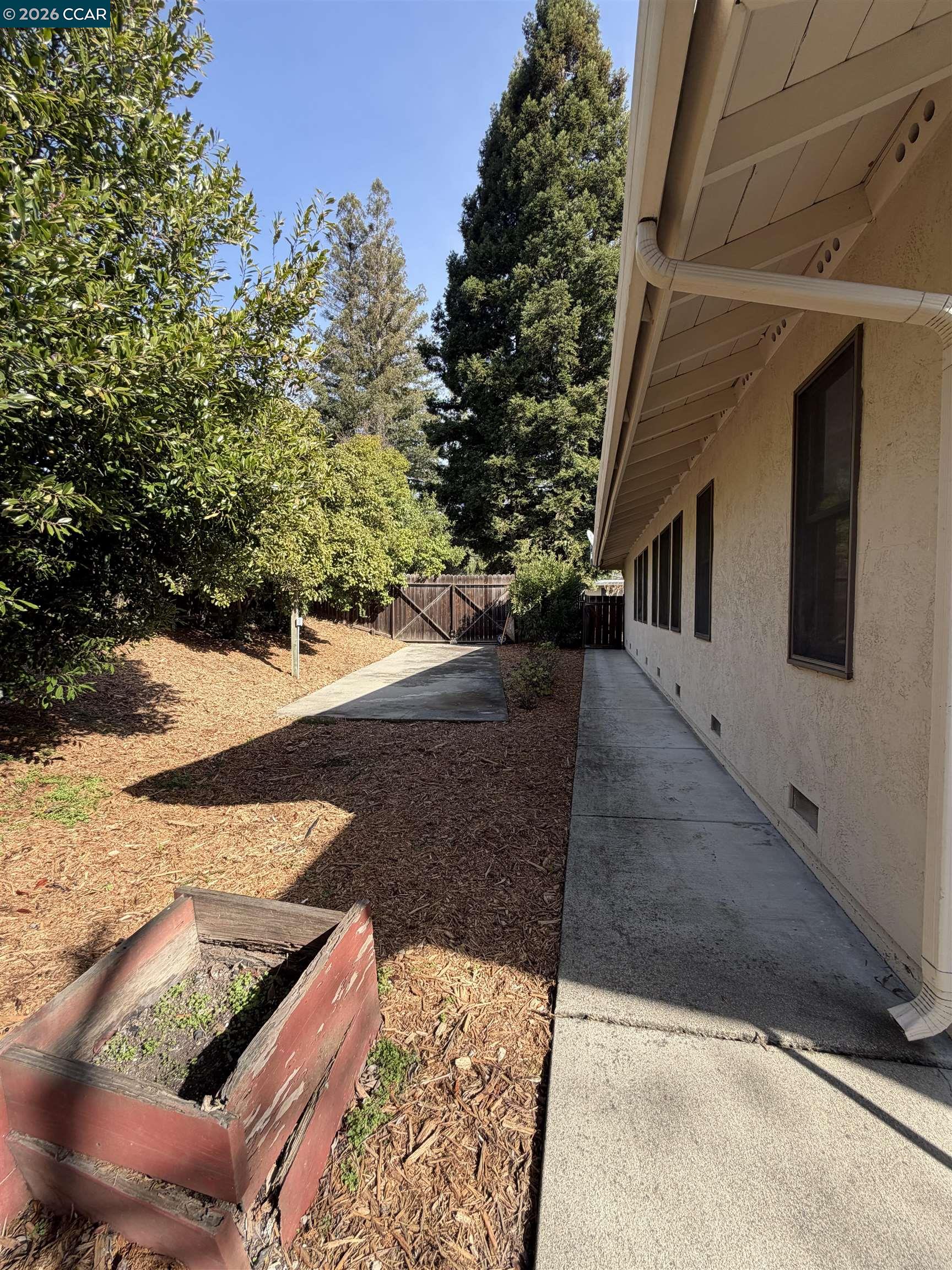 2994 Roundhill Road Alamo, CA 94507 - Photo 5 of 27