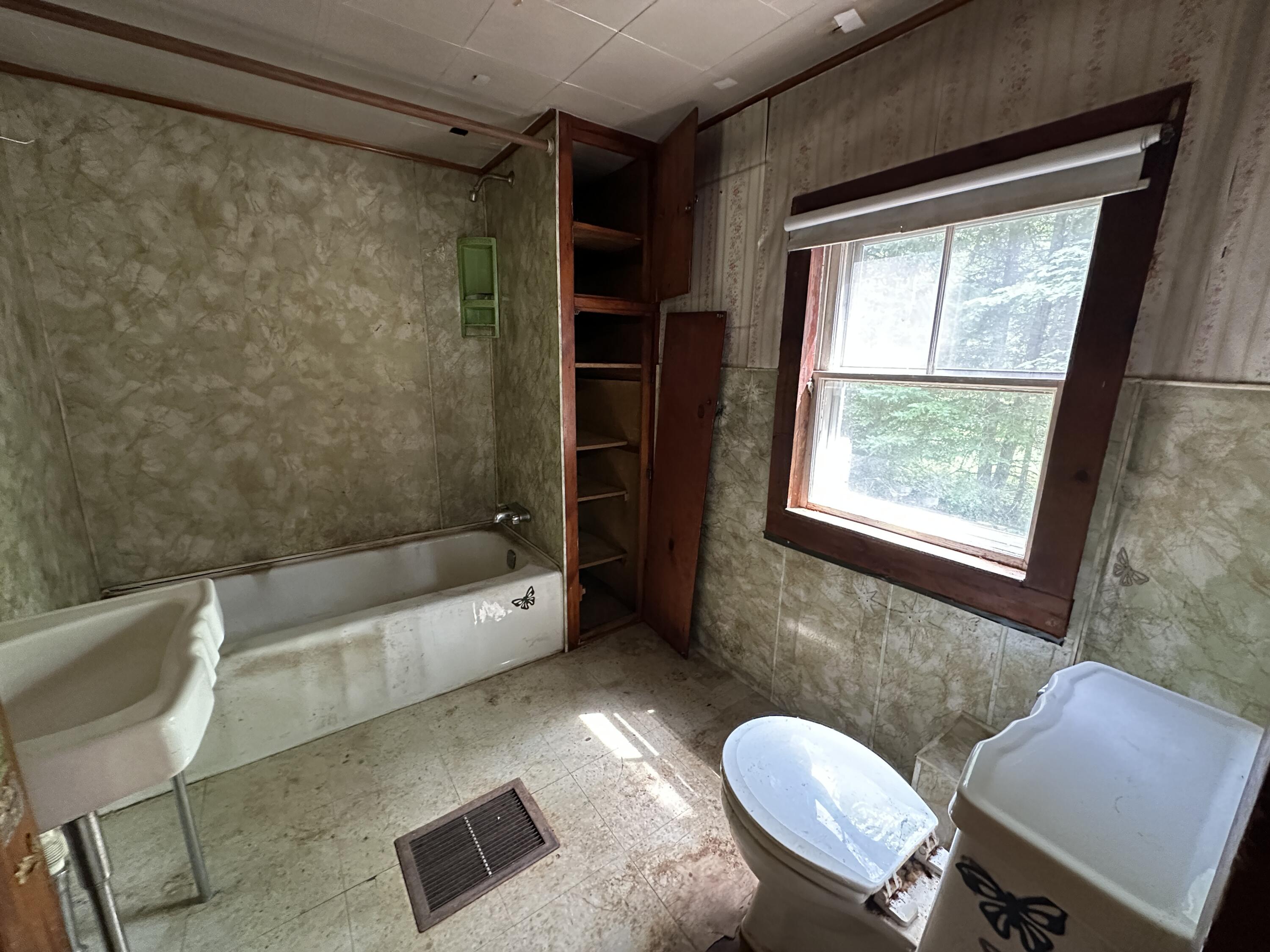 386 Branch Mills Road Palermo, ME 04354 - Photo 11 of 25 Bathroom