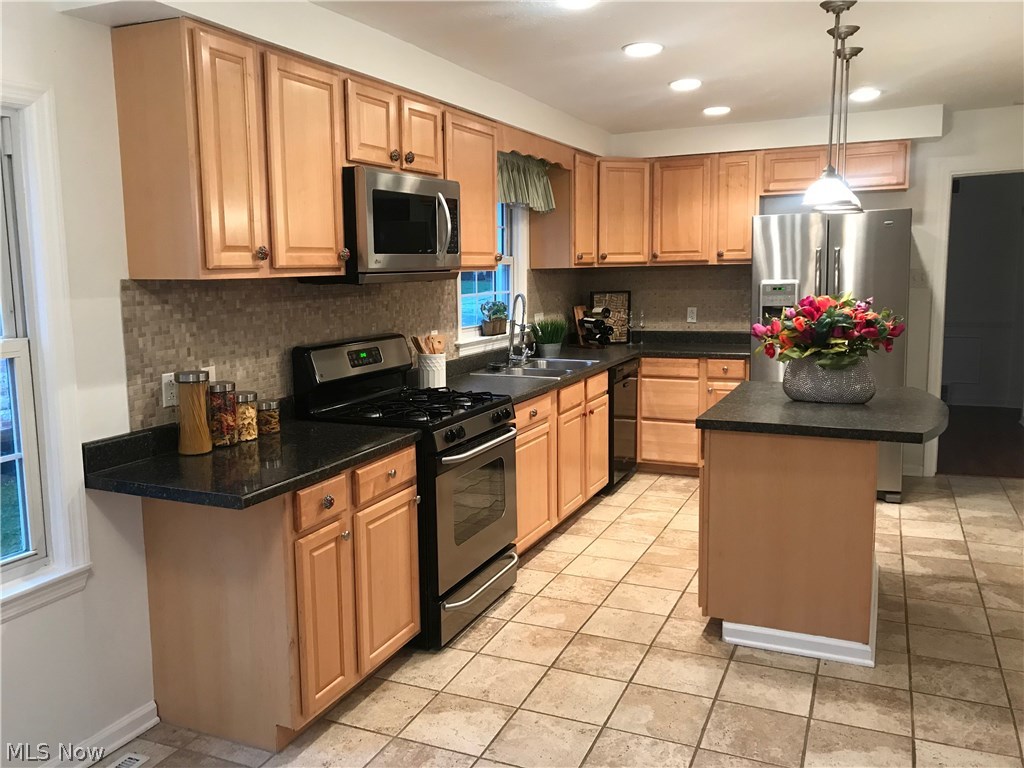 2137 Stabler Road Akron, OH 44313 - Photo 2 of 30