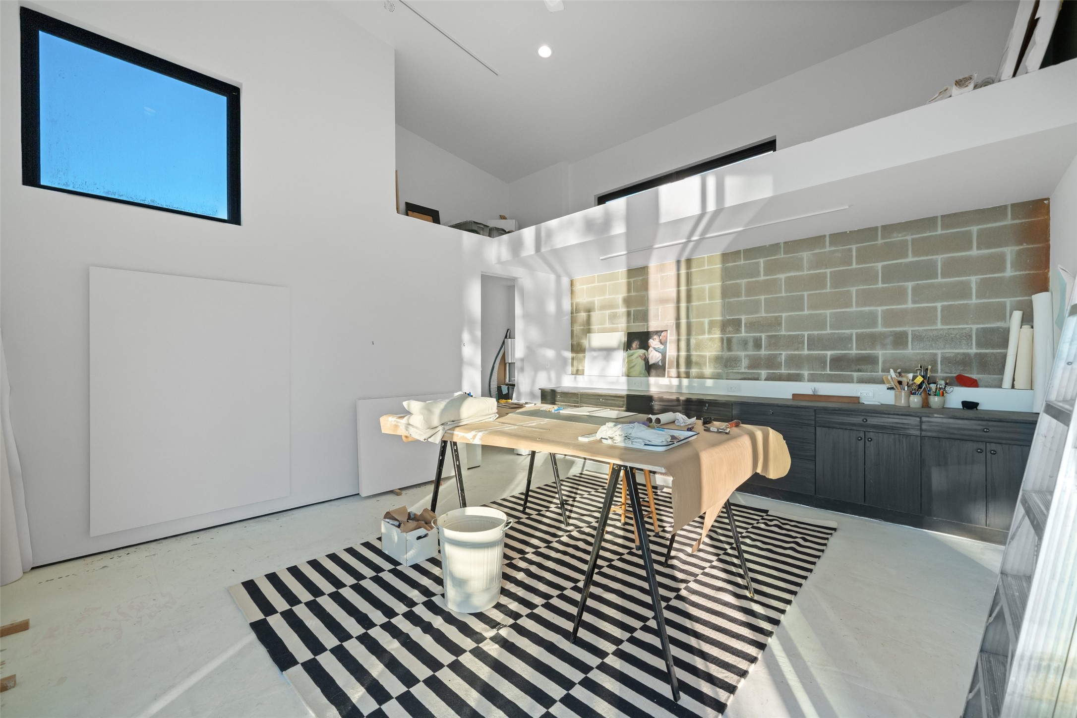 152 Lori Lane Trinity, TX 75862 - Photo 21 of 50 a living room with a couch and a table