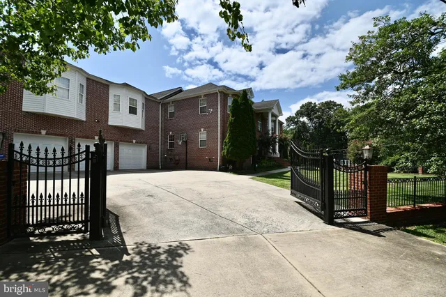 a front view of house with yard