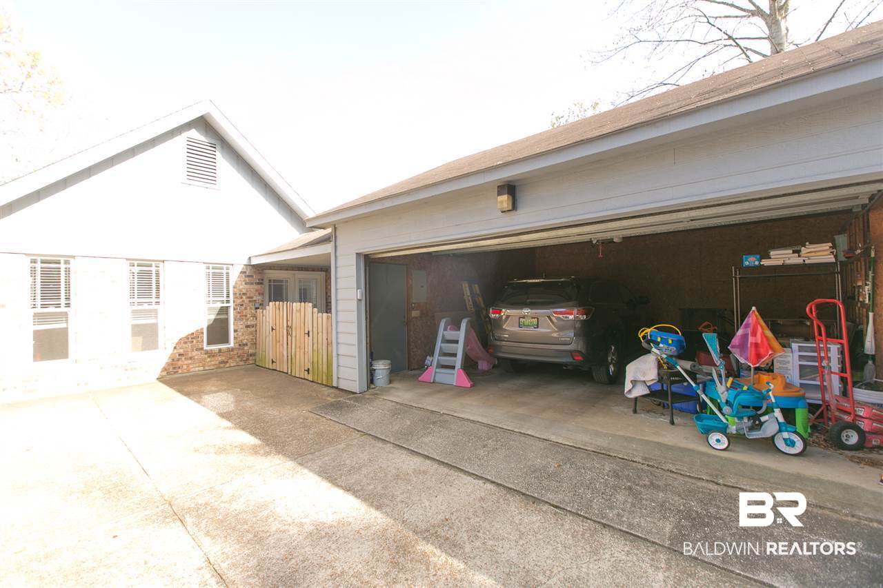 81 Caisson Trace Daphne, AL 36527 - Photo 38 of 40 Garage