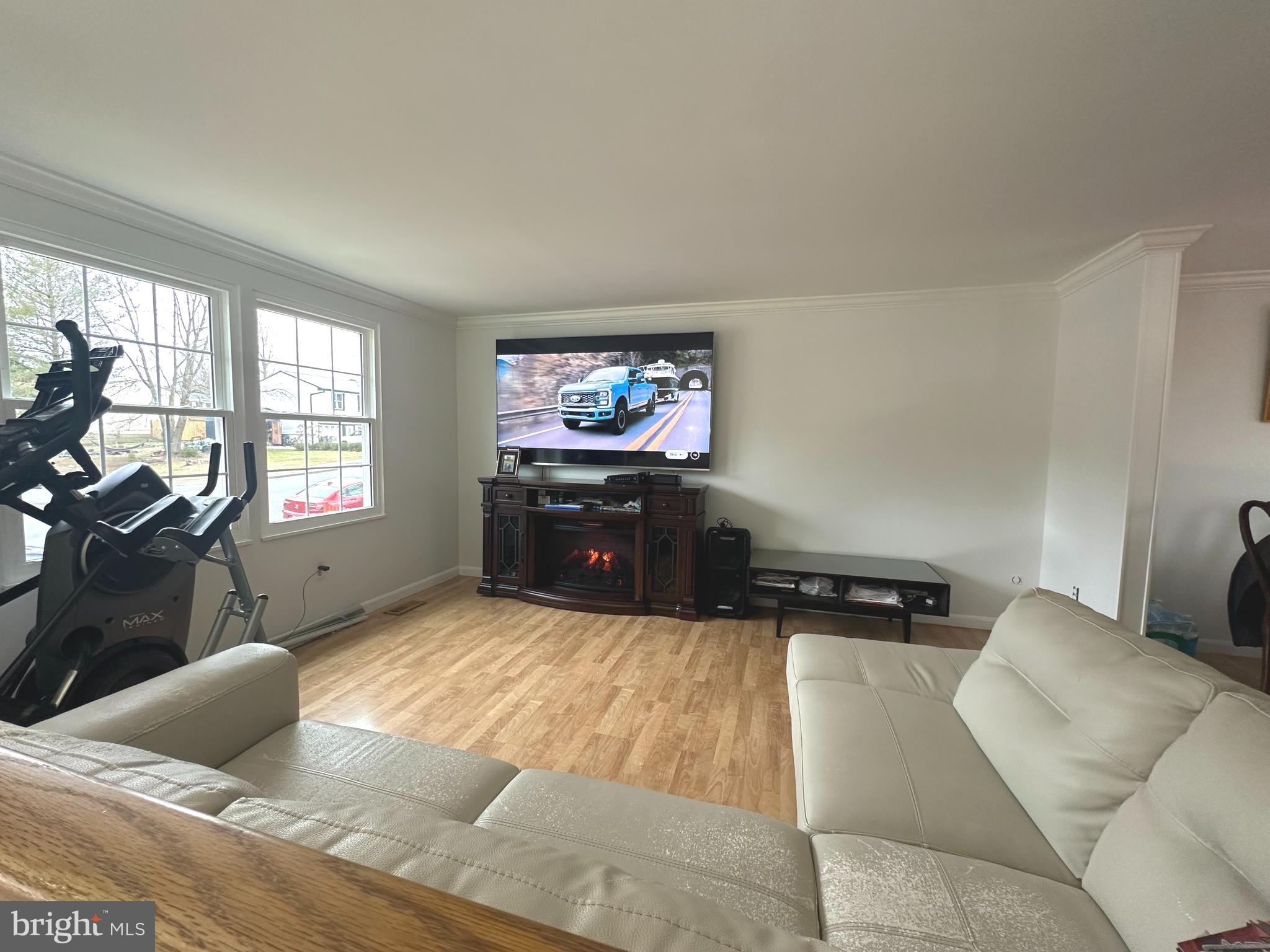 1401 East Beech Road Sterling, VA 20164 - Photo 4 of 21 Gallery Image 4