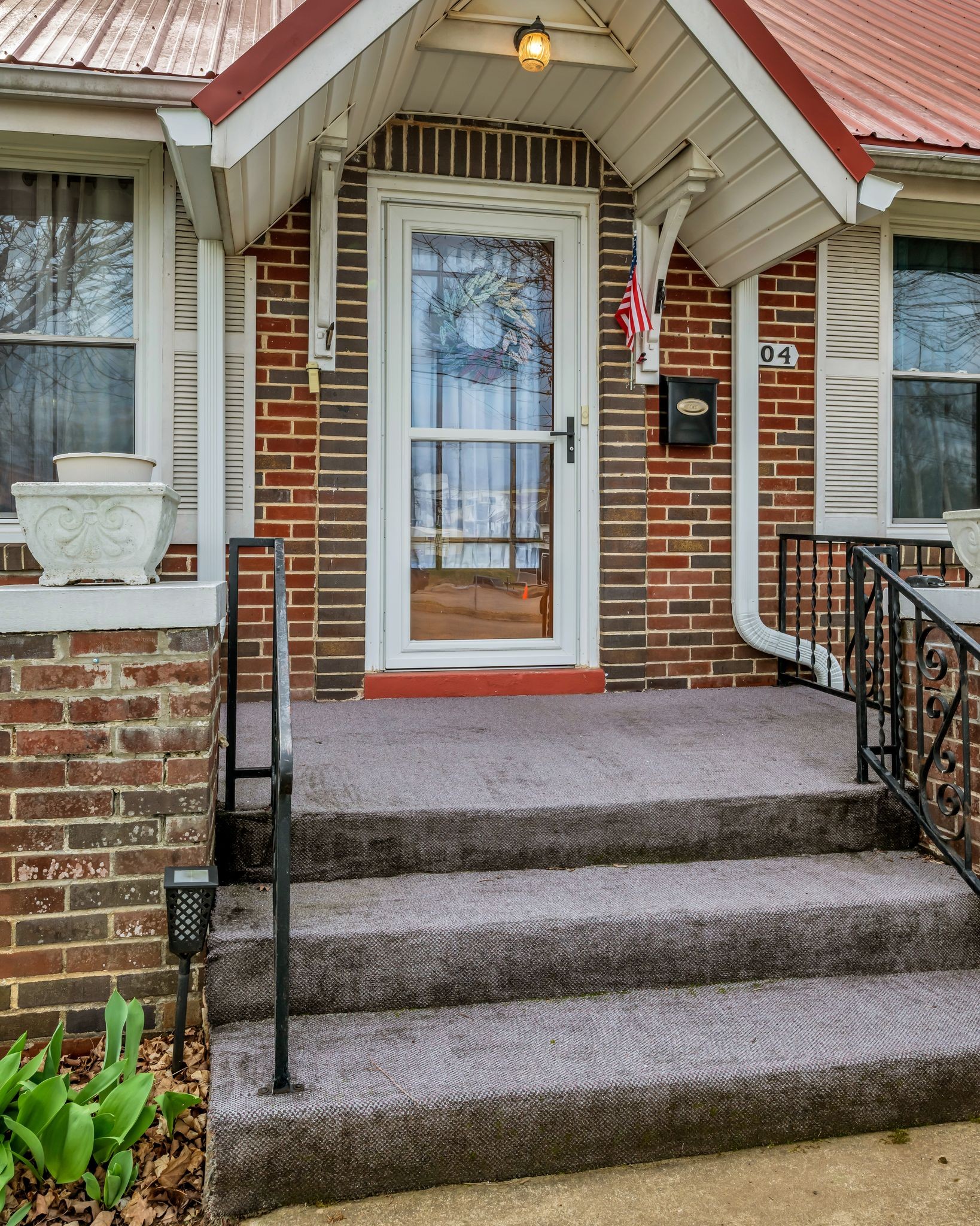 104 West Chestnut Street Dickson, TN 37055 - Photo 4 of 27 a front view of a house with a window