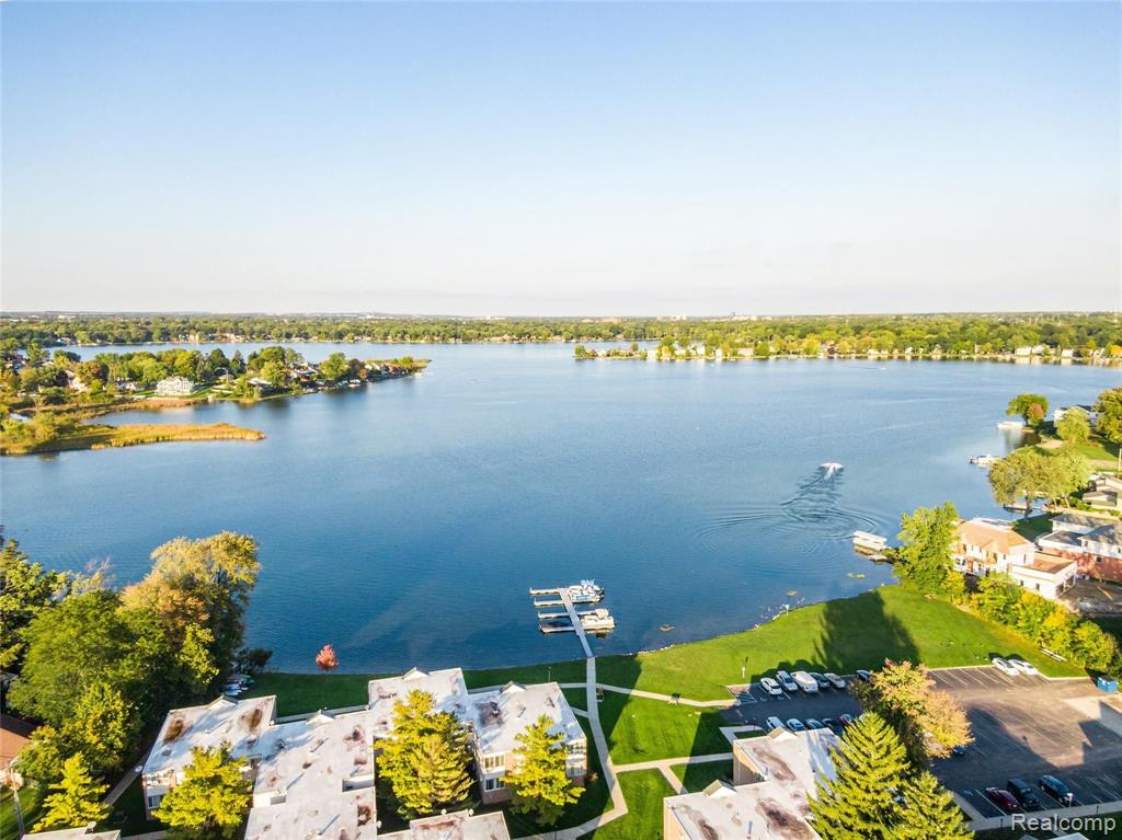 1655 Cass Lake Road, Unit A Keego Harbor, MI 48320 - Photo 27 of 36