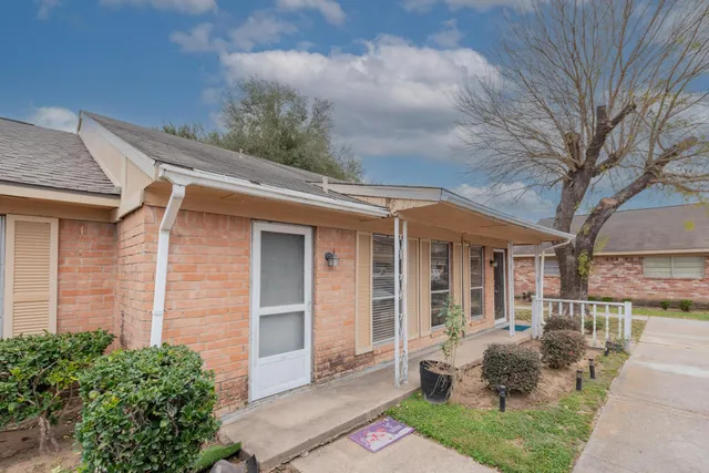 $150,000 | 3340 Burke Road, Unit 97, Pasadena, TX 77504