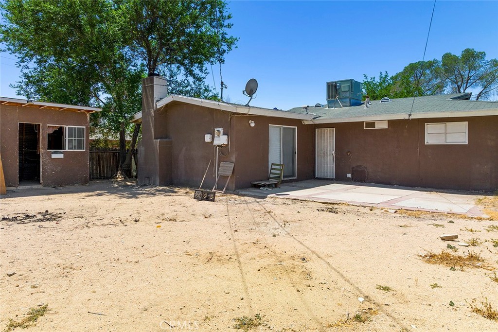 15055 Tatum Road Victorville, CA 92395 - Photo 1 of 1 a front view of a house with a yard